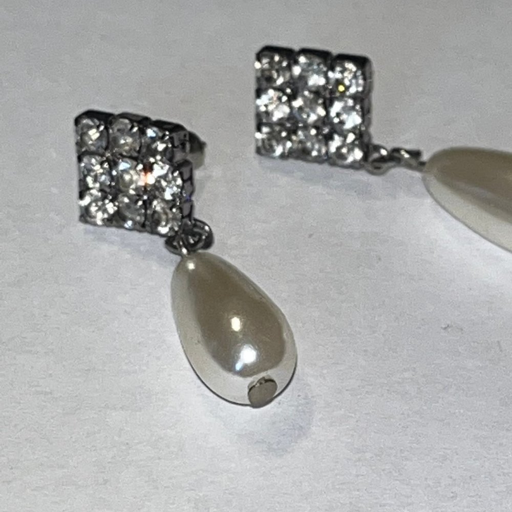 Beautiful Rhinestone & Faux Pearl Drops Dangle  Pierced Earrings